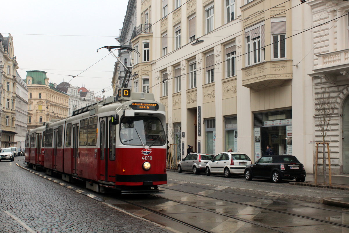 Wien Wiener Linien SL D (E2 4019 + c5 1419) IX, Alsergrund, Porzellangasse / Jörg-Mauthe-Platz am 17. Februar 2017.