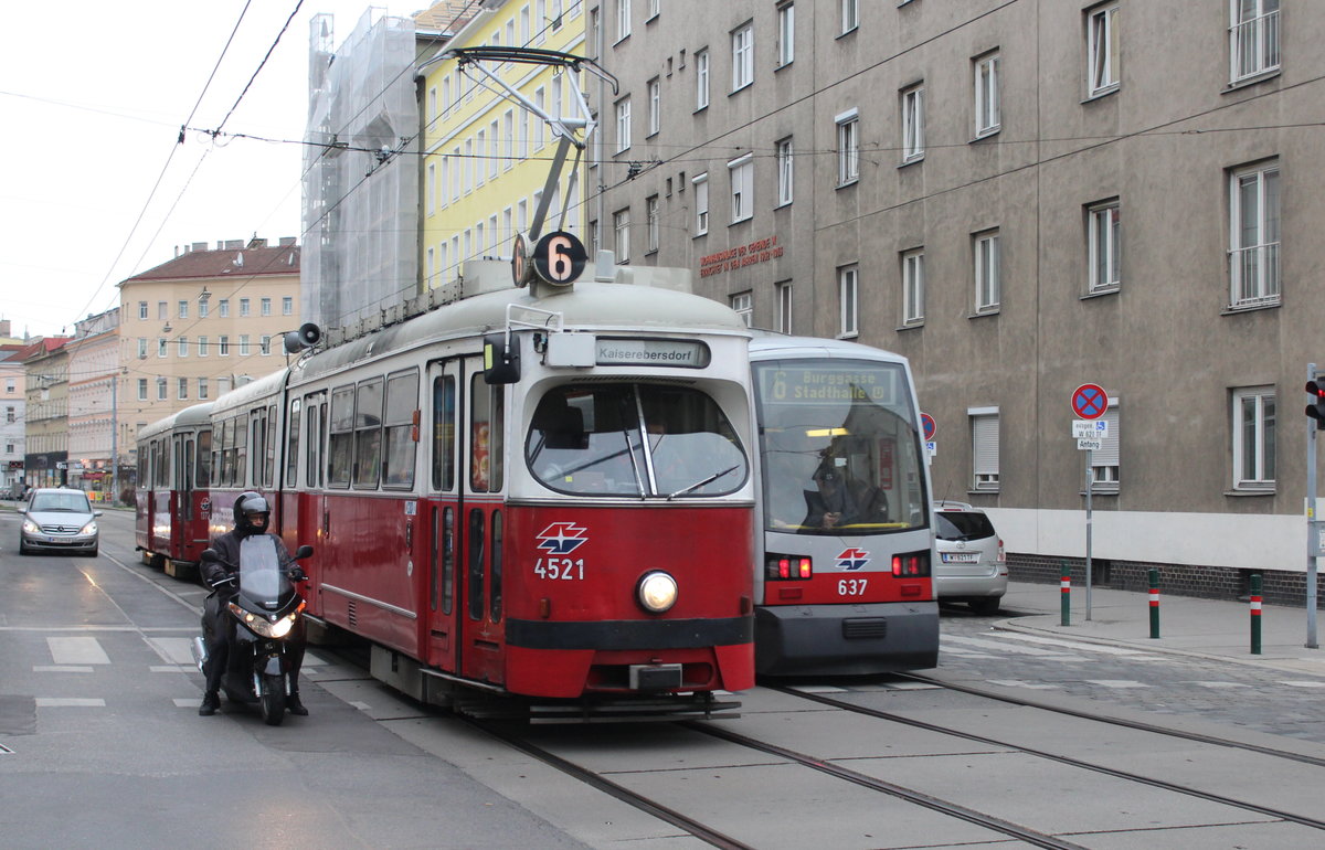 Wien Wiener Linien SL (E1 4521 + c4 1372 / B 637) Favoriten, Quellenstraße / Steudelgasse am 23. März 2016.