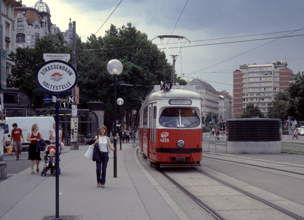 Wien Wiener Linien SL N (E1 4659 (SGP 1967)) I, Innere Stadt, Franz-Josefs-Kai / Schwedenplatz im Juli 2005. - Scan eines Diapositivs. Film: Kodak Ektachrome ED3. Kamera: Leica CL.