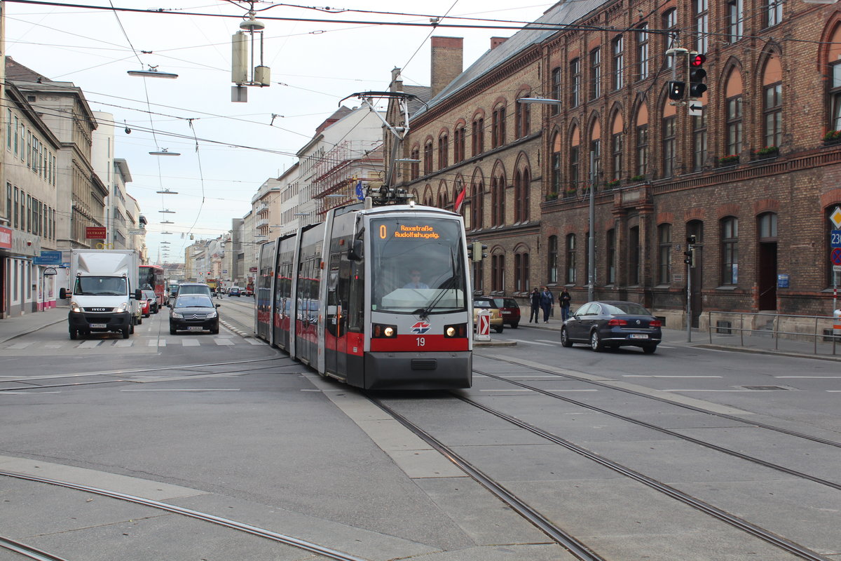 Wien Wiener Linien SL O (A 19) X, Favoriten, Laxenburger Straße / Gudrunstraße am 12. Mai 2017.
