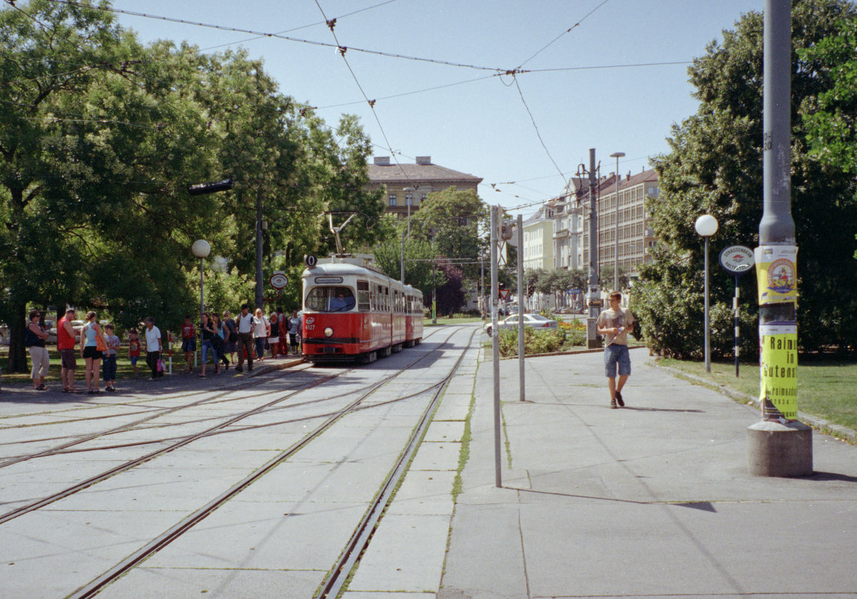 Wien Wiener Linien SL O (E1 4527) II, Leopoldstadt, Praterstern am 26. Juli 2007. - Scan von einem Farbnegativ. Film: Agfa Vista 200. Kamera: Leica C2.