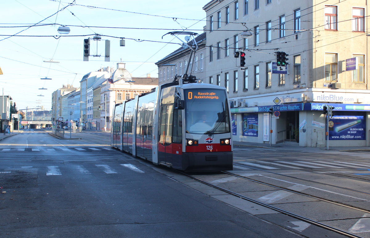 Wien Wiener Linien SL O (A1 126) X, Favoriten, Laxenburger Straße / Landgutgasse am 15. Oktober 2017.