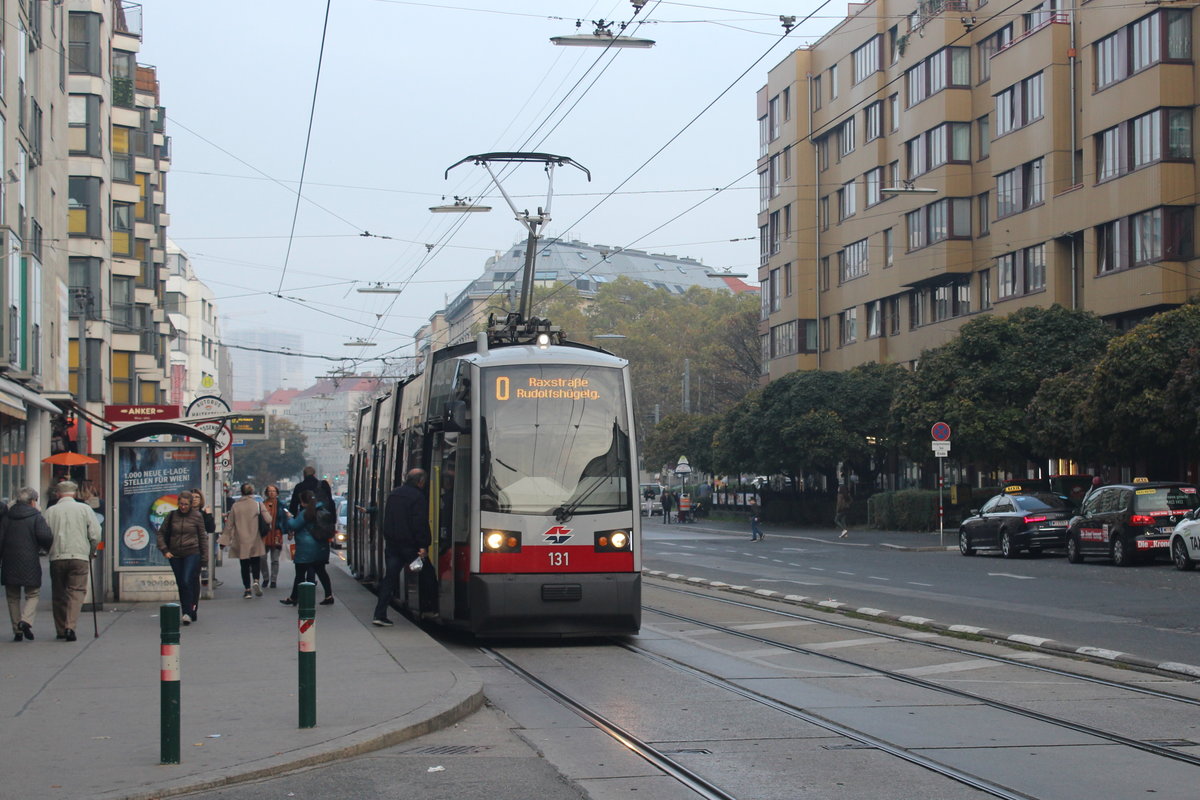 Wien Wiener Linien SL O (A1 131) X, Favoriten, Troststraße (Hst. Laxenburger Straße / Troststraße) am 20. Oktober 2017.