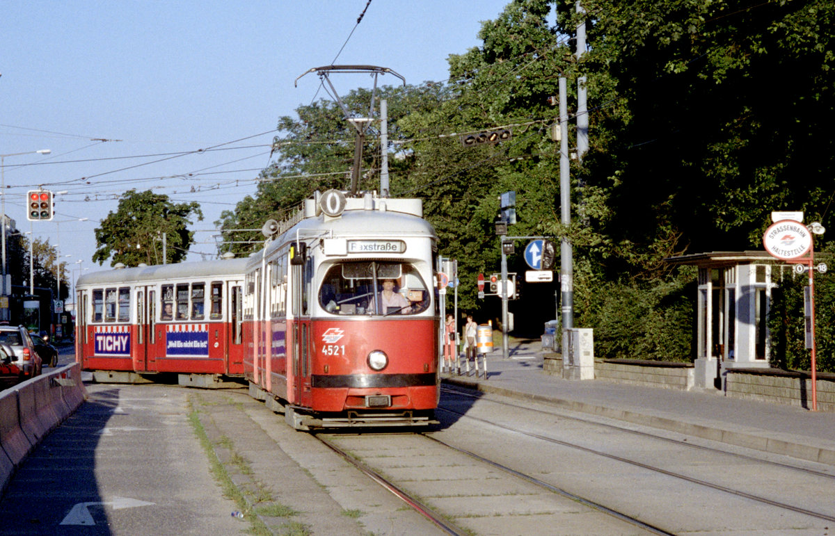 Wien Wiener Linien SL O (E1 4521) III, Landstraße, Landstraßer Gürtel / Fasangasse am 4. August 2010. - Scan eines Farbnegativs. Film: Kodak FB 200-7. Kamera: Leica C2.