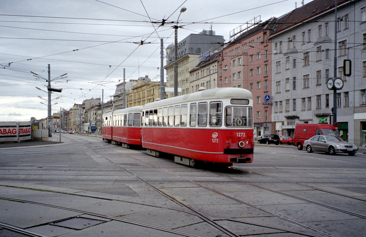 Wien Wiener Linien SL O (c3 1272) Landstraße Gürtel / Prinz-Eugen-Straße / Wiedner Gürtel /
Arsenalstraße am 6. August 2010. - Scan eines Farbnegativs. Film: Fuji S-200. Kamera: Leica C2.