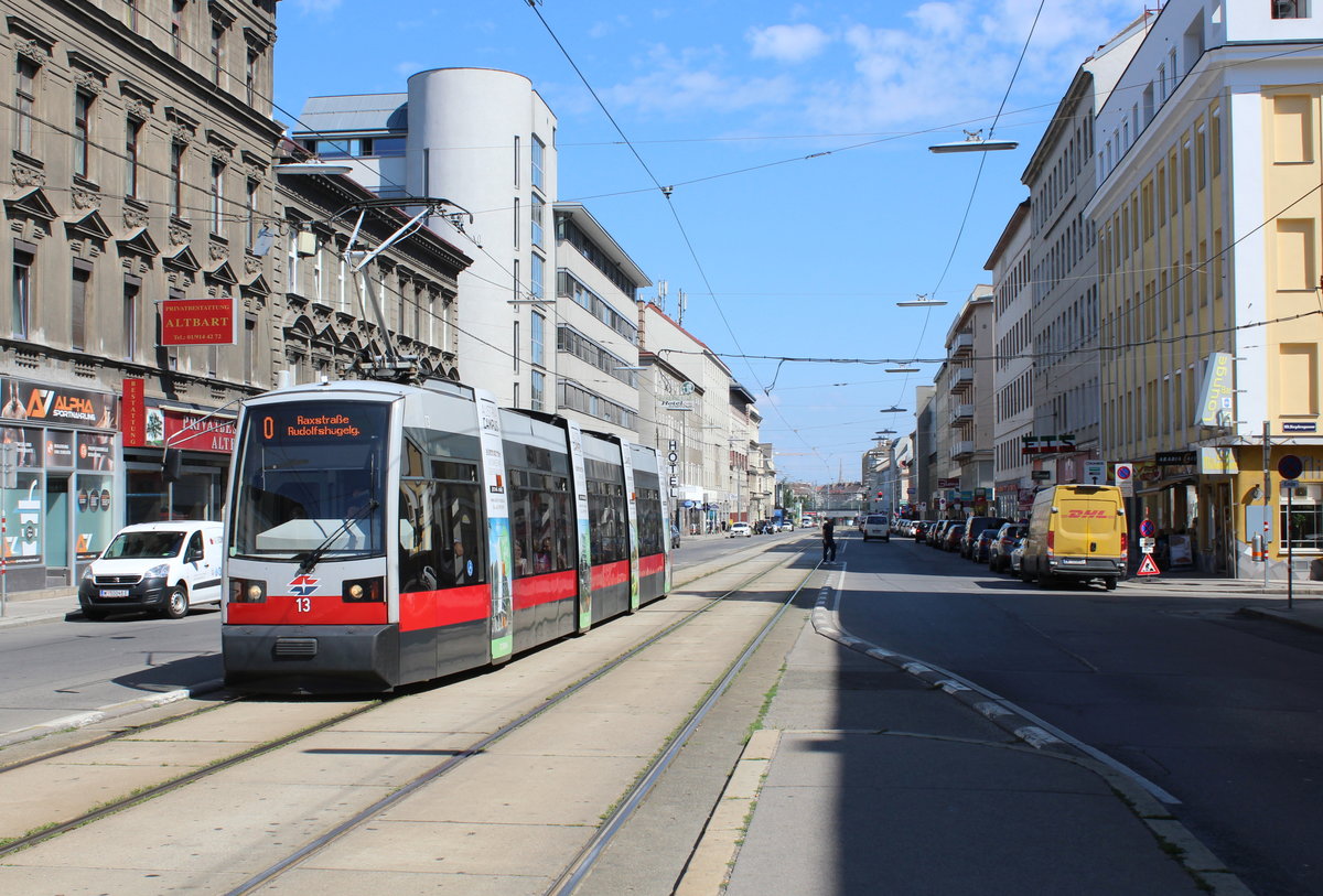 Wien Wiener Linien SL O (A 13) X, Favoriten, Laxenburger Straße / Keplergasse am 25. Juli 2018.