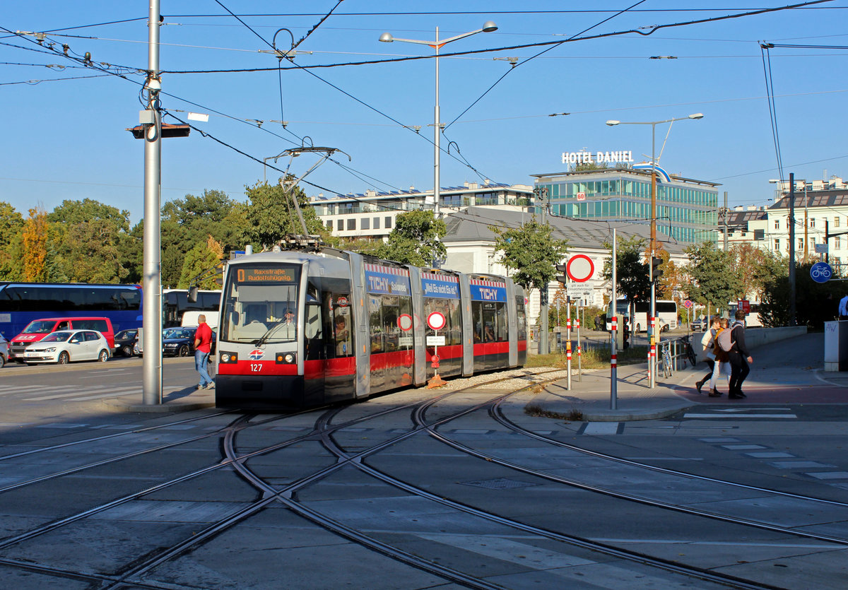 Wien Wiener Linien SL O (A1 127) III, Landstraße, Landstraßer Gürtel / Prinz-Eugen-Straße / Wiedner Gürtel / Arsenalstraße / S-Bahnstation Quartier Belvedere am 14. Oktober 2018.
