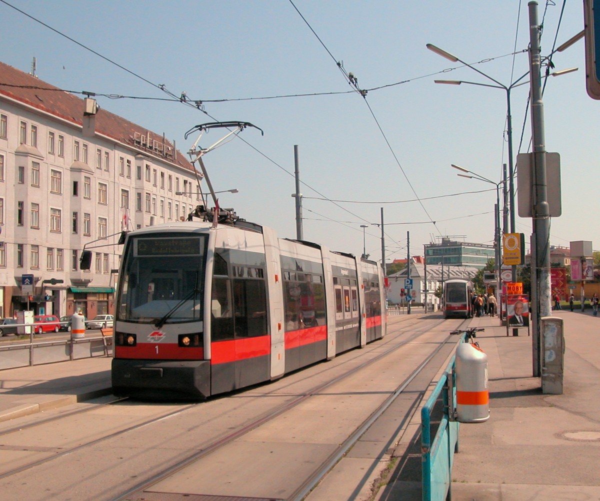 Wien Wiener Linien SL O (A 1) Wiedner Gürtel / Südbahnhof am 3. Mai 2009.