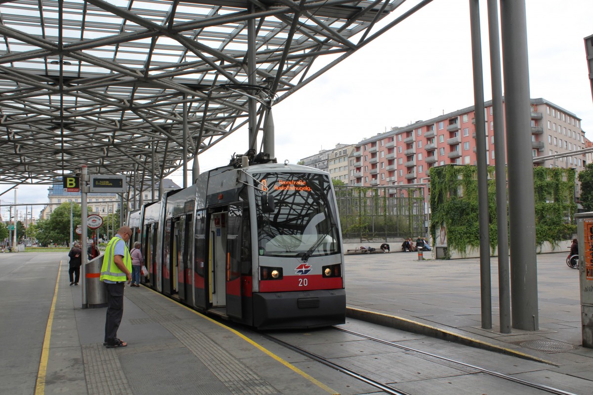 Wien Wiener Linien SL O (A 20) Praterstern am 9. Juli 2014.