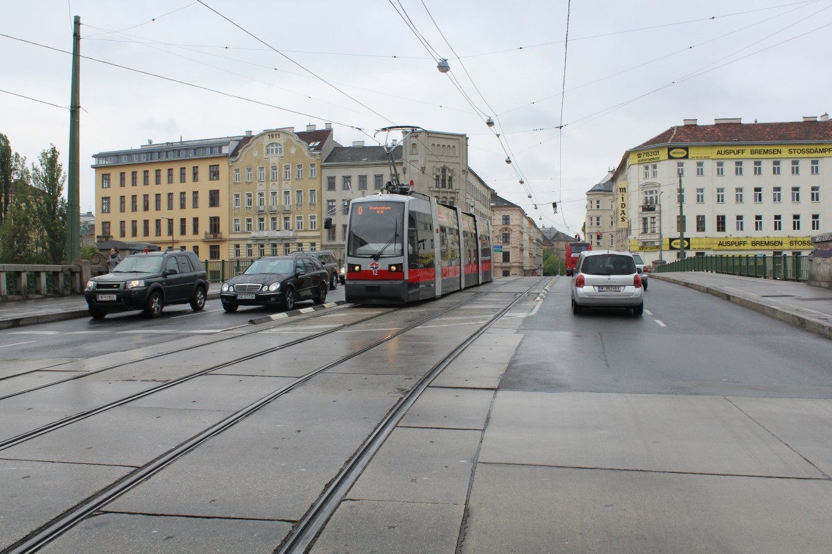 Wien Wiener Linien SL O (A 12) Franzensbrücke am 2. Mai 2015.