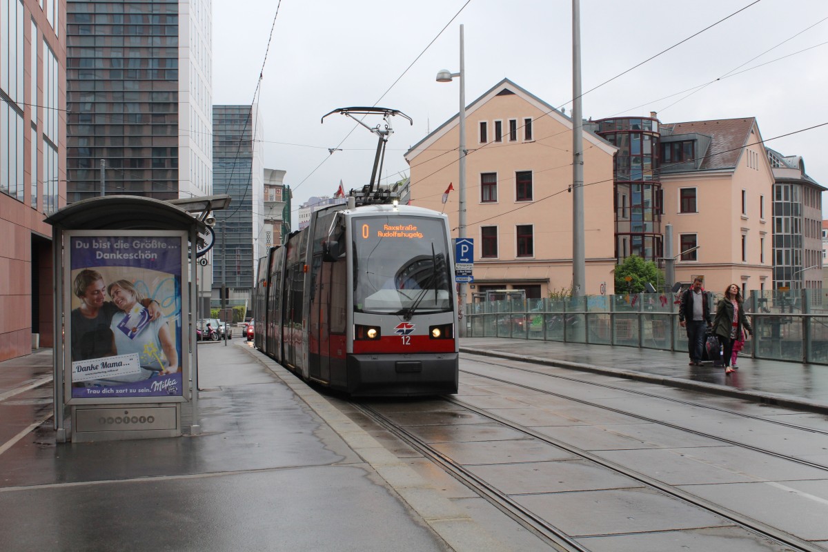 Wien Wiener Linien SL O (A 12) Markthallenbrücke (Hst. Marxergasse) am 2. Mai 2015.