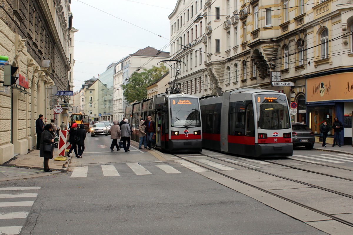 Wien Wiener Linien SL O (A 12 / A 18) Ungargasse (Hst. Neulinggasse) am 12. Oktober 2015.