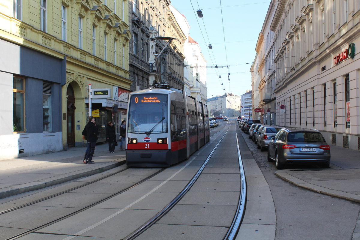 Wien Wiener Linien SL O (A 21) Landstraße, Radetzkystraße (Hst. Radetzkyplatz) am 20. Februar 2016. - Josef Wenzel Graf Radetzky lebte von 1766 bis 1858. 1813 war er Feldherr und entwarf das Konzept für die Völkerschlacht bei Leipzig; später wurde er Generalkommendant der österreichischen Armee in Norditalien und Generalgouverneur von Norditalien. 