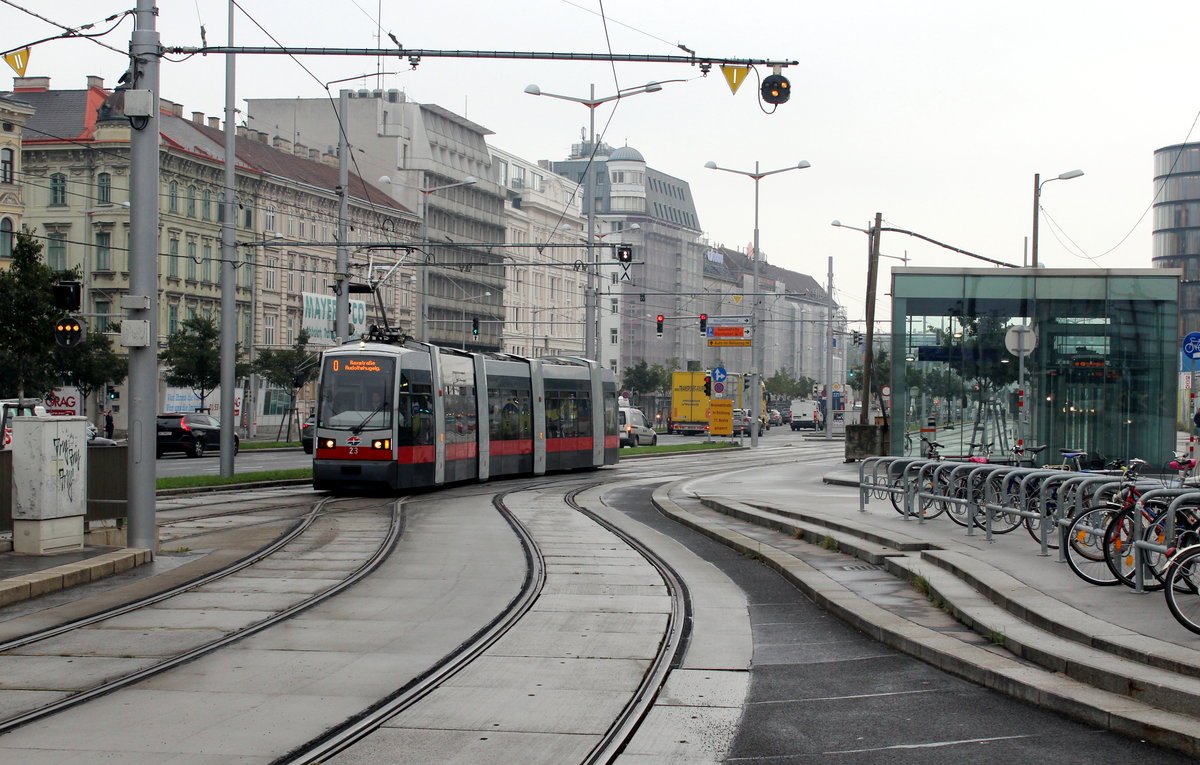 Wien Wiener Linien SL O (A 23) Wiedner Gürtel am 19. Oktober 2016.