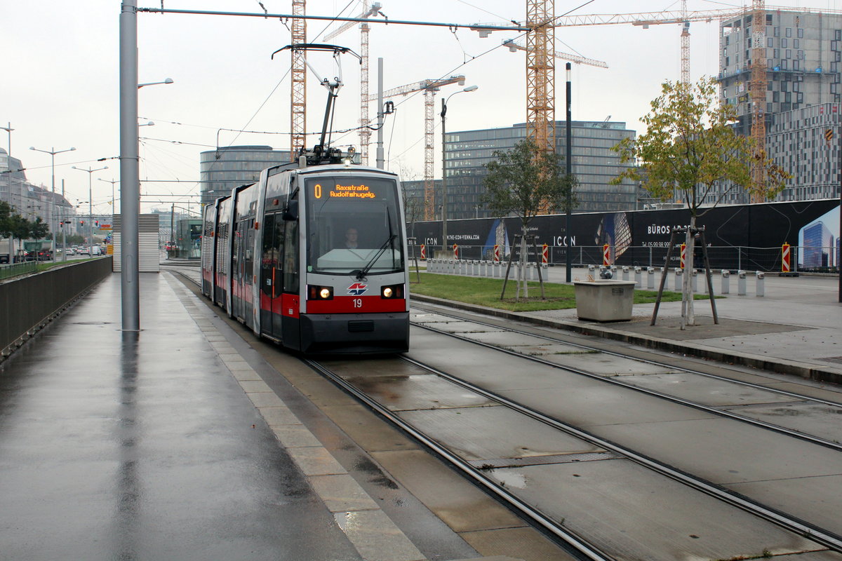 Wien Wiener Linien SL O (A 19) Wiedner Gürtel am 19. Oktober 2016.