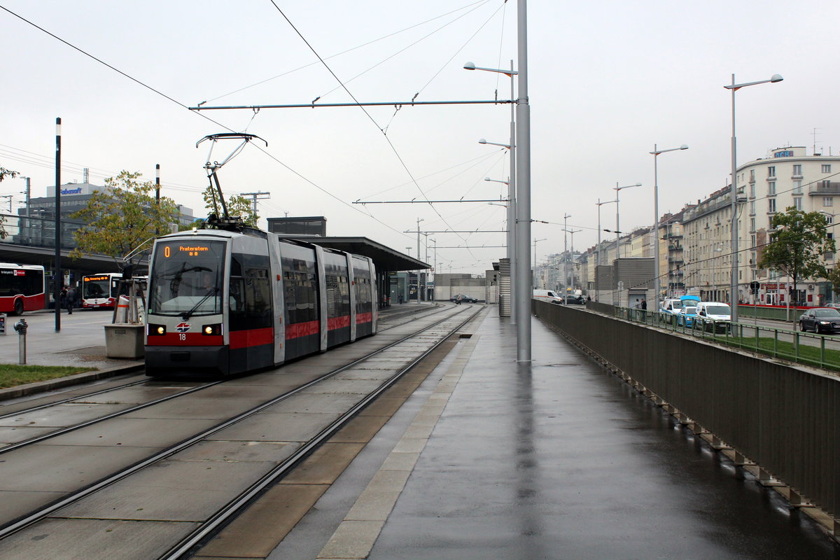 Wien Wiener Linien SL O (A 18) Wien-Hauptbahnhof / Wiedner Gürtel am 19. Oktober 2016.