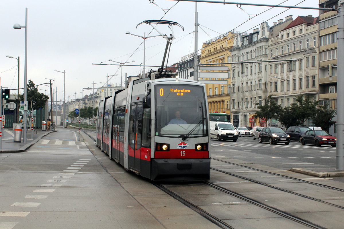 Wien Wiener Linien SL O (A 15) Wiedner Gürtel / Gertrude-Fröhlich-Sandner-Straße am 19. Oktober 2016.