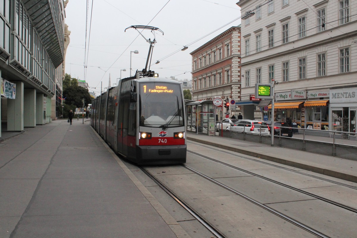 Wien Wiener Linien SL1 (B1 740) Wiedner Hauptstraße / Resselgasse am 11. Oktober 2015.