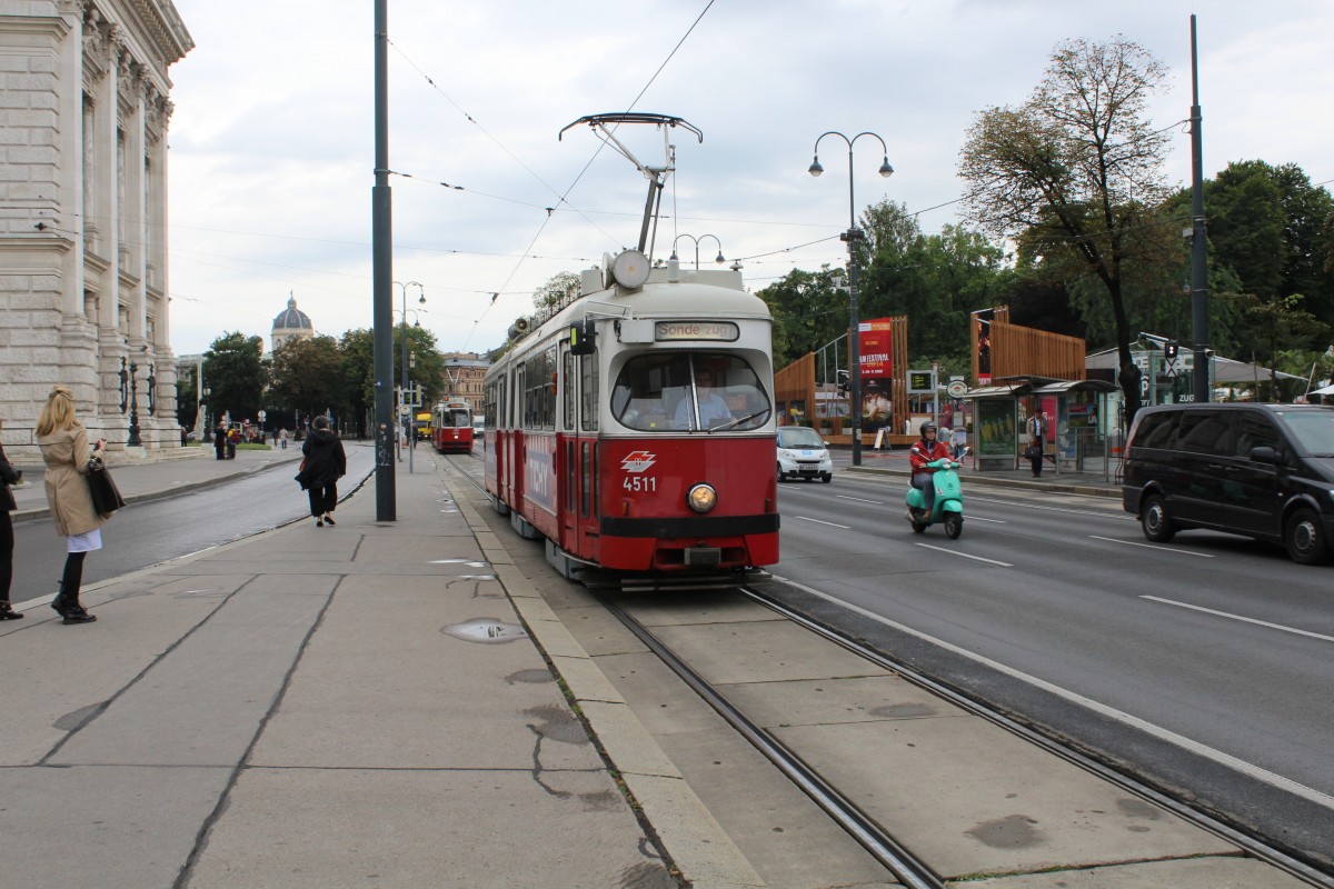Wien Wiener Linien Sonderzug (E1 4511) Universitätsring / Burgtheater / Rathaus am 11. Juli 2014. 