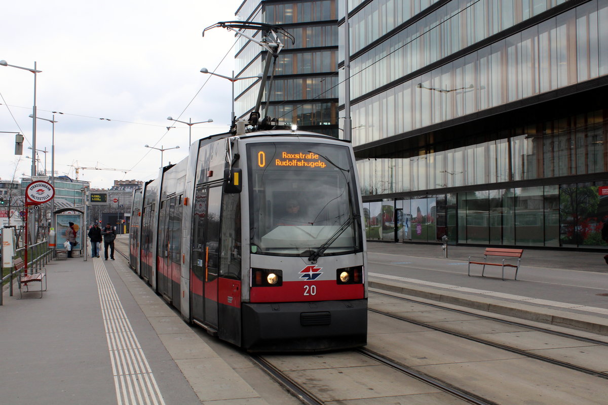 Wien Wiener Linien Straßenbahn: Wagentypen in Betrieb im Feber / Februar 2016: ULF-Tw A. - Der Tw A 20 befindet sich am 16. Feber / Februar als SL O an der Hst. Quartier Belvedere (am Wiedner Gürtel). 