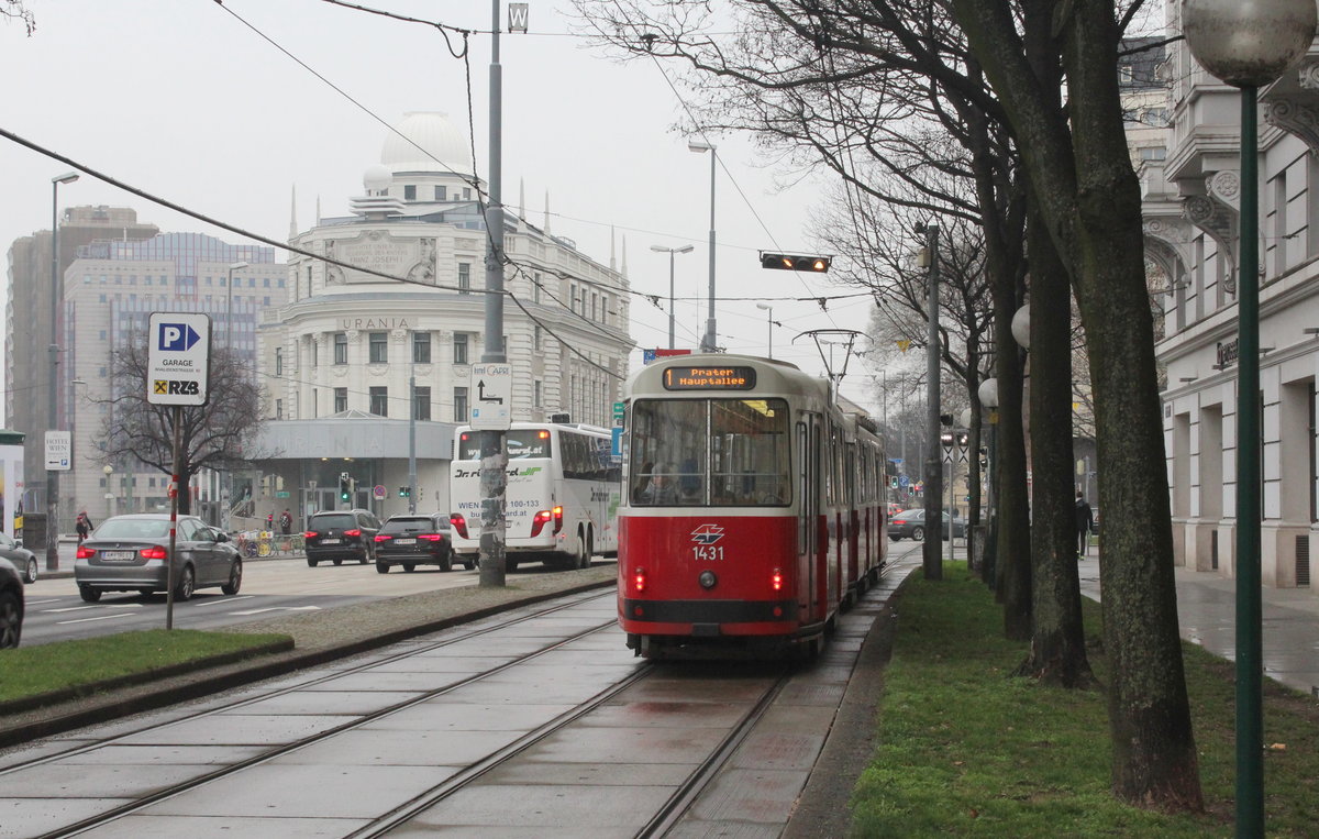 Wien Wiener Linien Straßenbahn: Wagentypen in Betrieb im Feber / Februar 2016: Großraumbeiwagen c5. - Am 18. Feber / Februar hält der Bw c5 1431 hält bei rot Franz-Josefs-Kai / Julius-Raab-Platz. Der Zug fährt in Richtung Prater Hauptallee.