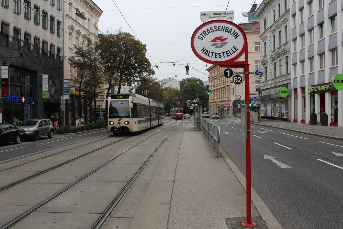 Wien Wiener Linien Tw 403 Wiedner Hauptstraße / Johann-Strauß-Gasse am 11. Oktober 2015.