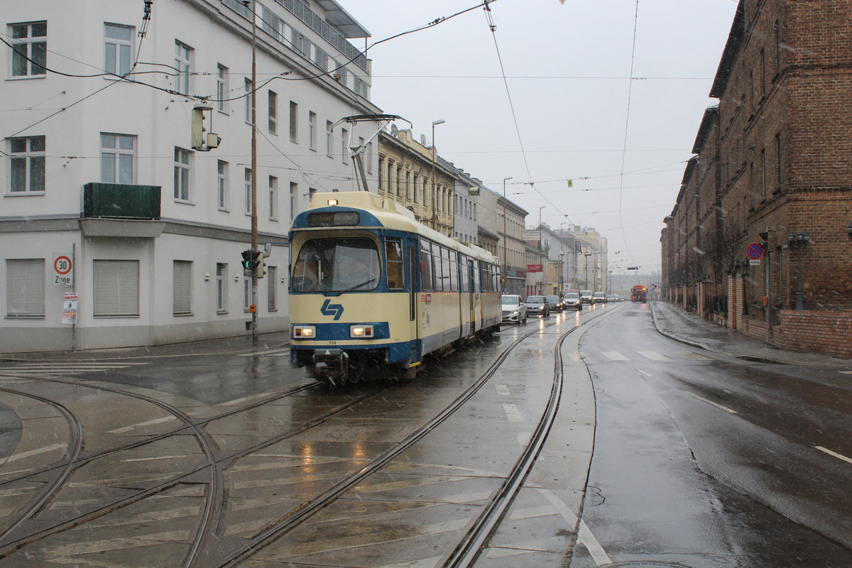 Wien Wiener Lokalbahnen (WLB) Tw 110 XII, Meidling, Eichenstraße / Steinackergasse am 17. März 2018.