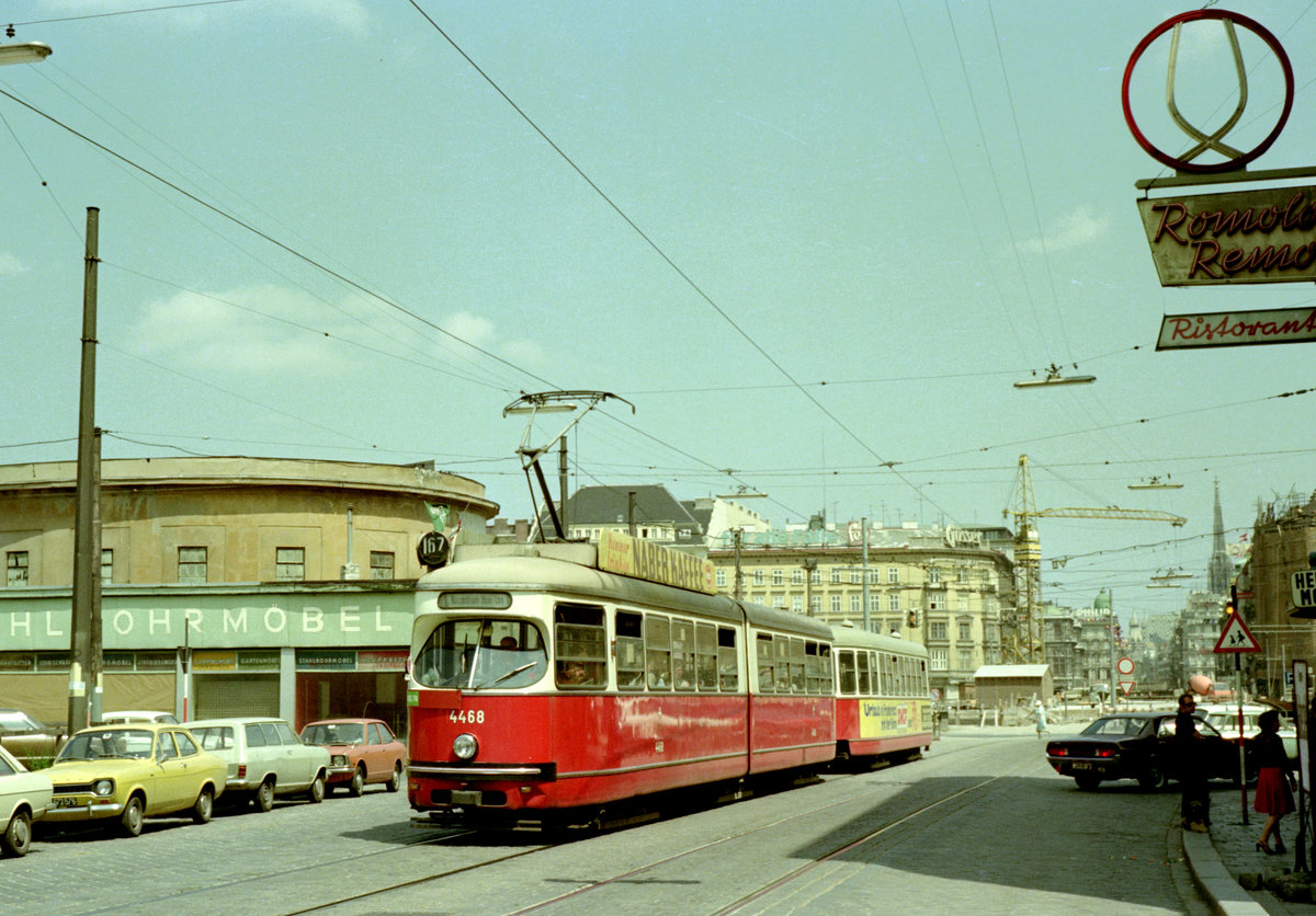 Wien Wiener Stadtwerke-Verkehrsbetriebe / Wiener Linien: Gelenktriebwagen des Typs E1: Der E1 4468 auf der SL 167 fährt am 16. Juli 1974 in der Wiedner Hauptstraße. - Neuer Scan eines Farbnegativs. Film: Kodak Kodacolor II. Kamera: Kodak Retina Automatic II.