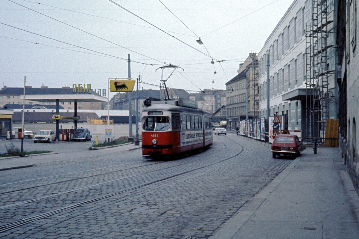 Wien Wiener Stadtwerke-Verkehrsbetriebe (WVB) Allerheiligen-Verkehr 1976: SL 35 (E1 4651 (SGP 1967)) IX, Alsergrund, Althanstraße am 1. November 1976. - Scan eines Diapositivs. Film: Kodak Ektachrome. Kamera: Leica CL.