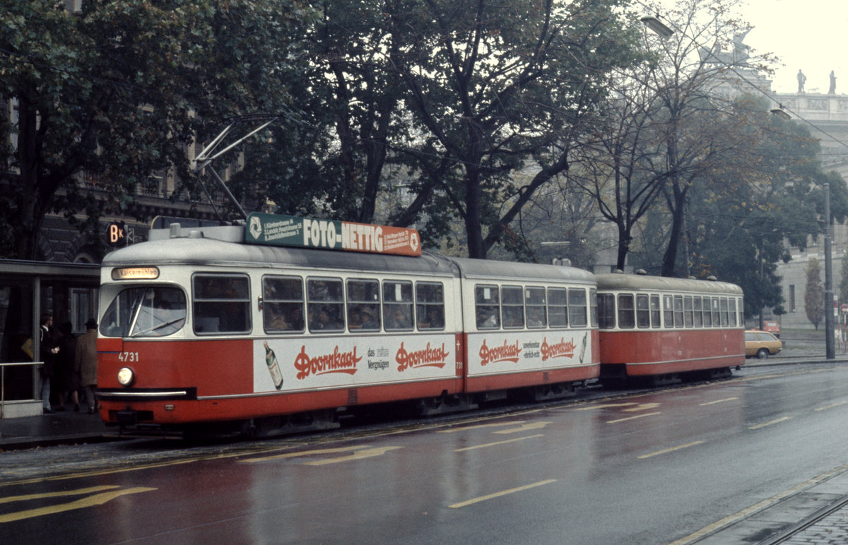 Wien Wiener Stadtwerke-Verkehrsbetriebe (WVB) SL BK (E1 4731 (SGP 1971)) I, Innere Stadt, Dr.-Karl-Renner-Ring / Bellariastraße am 1. November 1975. - Scan eines Diapositivs. Film: Kodak Ektachrome. Kamera: Minolta SRT-101.