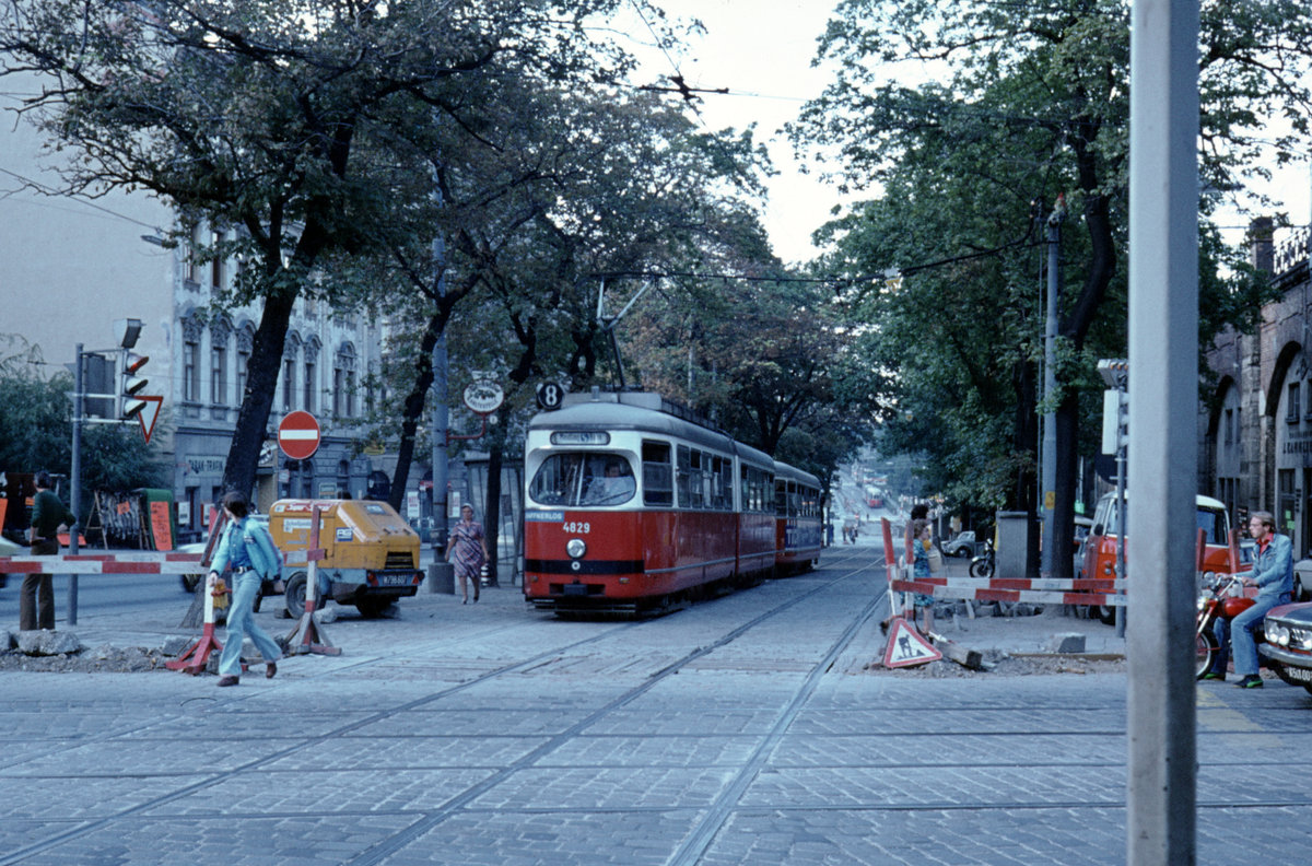 Wien Wiener Stadtwerke-Verkehrsbetriebe (WVB) SL 8 (E1 4829 (SGP 1974)) XVII, Hernals / IX, Alsergrund, Hernalser Gürtel / Alser Straße im Juli 1977. - Scan eines Diapositivs. Kamera: Leica CL.