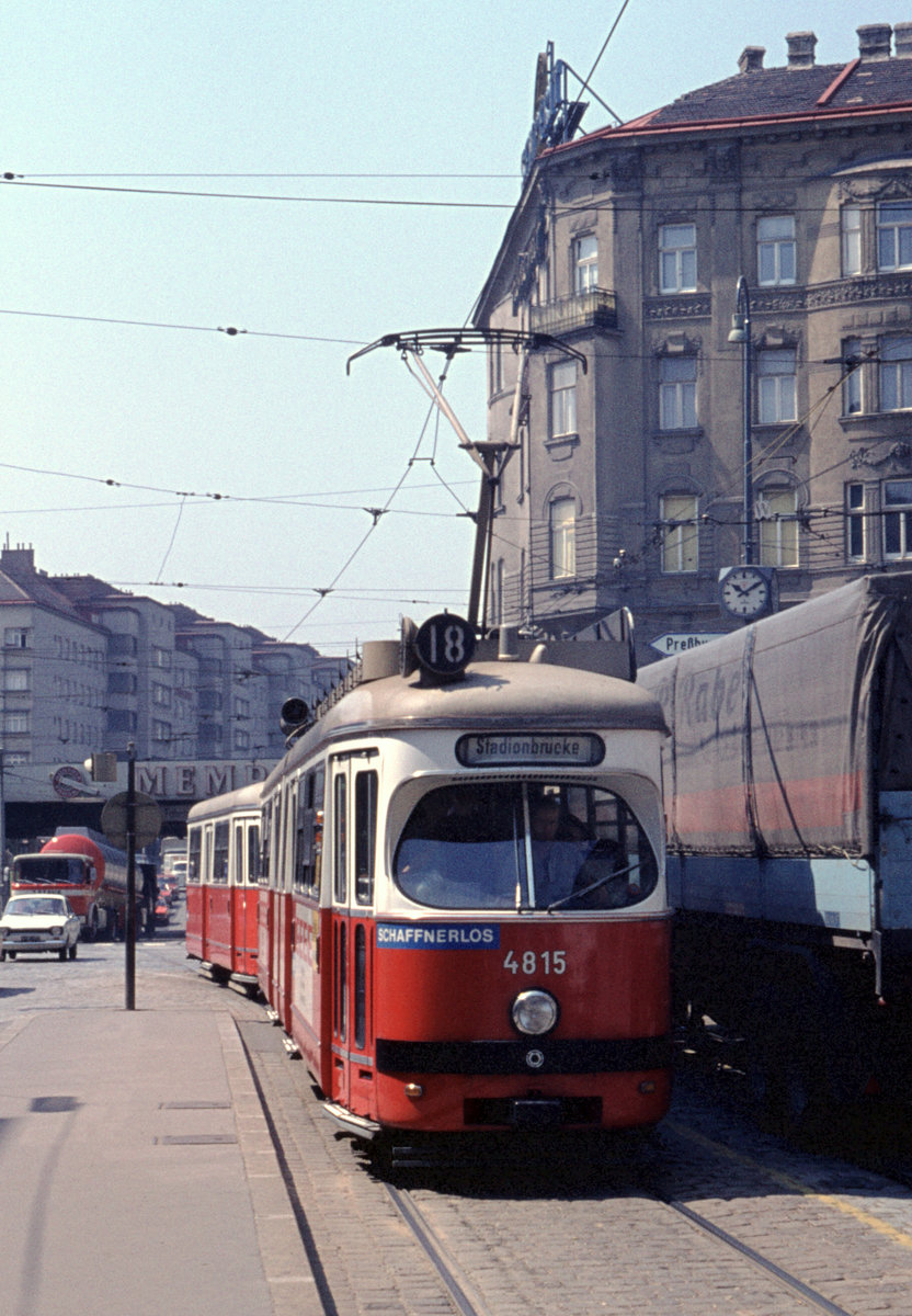 Wien Wiener Stadtwerke-Verkehrsbetriebe (WVB) SL 18 (E1 4815 (SGP 1974)) III, Landstraße, Landstraßer Hauptstraße / Rennweg im Juli 1975. - Scan eines Diapositivs. Film: Agfa Agfachrome 50S. Kamera: Minolta SRT-101.