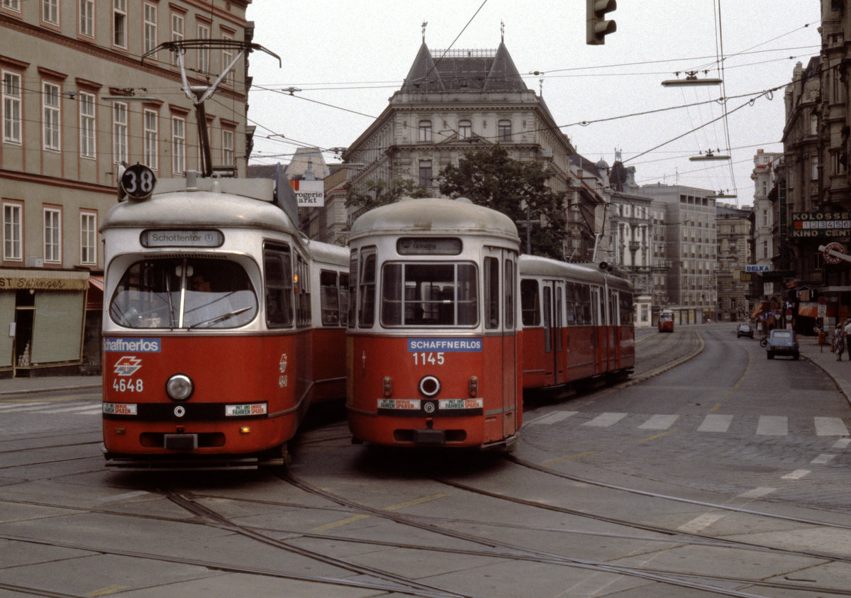 Wien Wiener Stadtwerke-Verkehrsbetriebe (WVB) SL 38 (E1 4648 (SGP 1967) / c3 1145 (Lohnerwerke 1960)) IX, Alsergrund, Nußdorfer Straße / Währinger Straße im Juli 1982. - Scan eines Diapositivs. Film: Kodak Ektachrome. Kamera: Leica CL.
