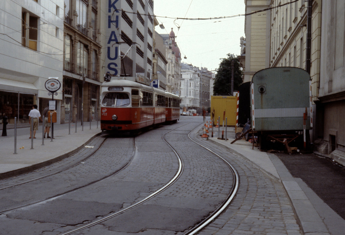 Wien Wiener Stadtwerke-Verkehrsbetriebe (WVB) SL 58 (E1 4722 (SGP 1969) + c3 1275 (Lohnerwerke 1961)) VII, Neubau, Stiftgasse / Mariahilfer Straße im Juli 1992. - Scan eines Diapositivs. Film: Agfa Agfachrome 200 RS. Kamera: Leica CL.