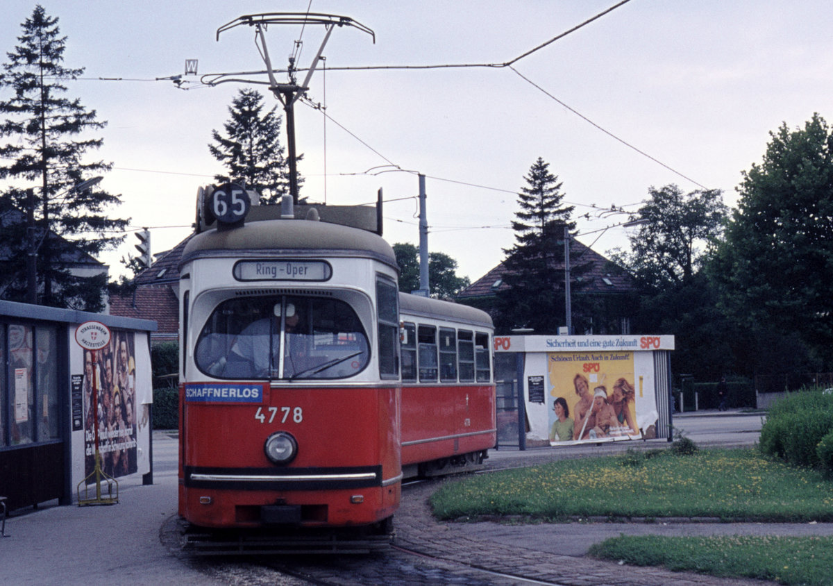 Wien Wiener Stadtwerke-Verkehrsbetriebe (WVB) SL 65 (E1 4778 (SGP 1972)) X, Favoriten, Inzersdorf-Stadt, Windtenstraße / Raxstraße / Endstation Stefan-Fadinger-Platz im Juli 1975. - Scan eines Diapositivs. Film: Agfa Agfachrome. Kamera: Minolta SRT-101.