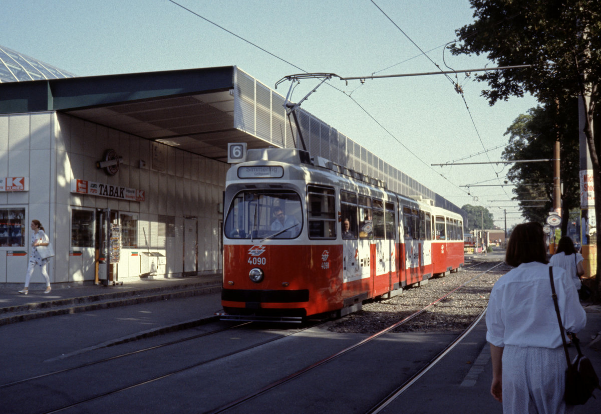 Wien Wiener Stadtwerke-Verkehrsbetriebe (WVB) SL 6 (E2 4090 (SGP 1989)) Neubaugürtel / Europaplatz / Westbahnhof im Juli 1992. - Scan eines Diapositivs. Film: Kodak Ektachrome ED 200. Kamera: Leica CL.