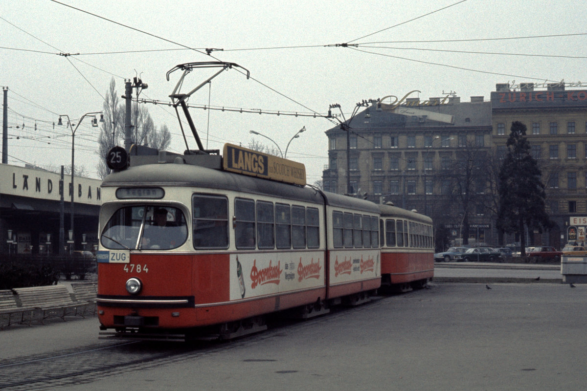 Wien Wiener Stadtwerke-Verkehrsbetriebe (WVB) SL 25 (E1 4784 (SGP 1972)) II, Leopoldstadt, Praterstern am 27. Jänner 1974. - Scan eines Diapositivs. Film: Kodak Ektachrome. Kamera: Minolta SRT-101.
