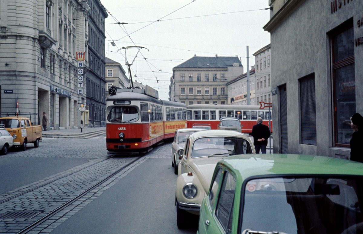 Wien Wiener Stadtwerke-Verkehrsbetriebe (WVB) SL 35 (E1 4656 (SGP 1967)) IX, Alsergrund,  Liechtensteinstraße / Althanstraße am 1. November 1976. - Scan eines Diapositivs. Film: Kodak Ektachrome. Kamera: Leica CL.