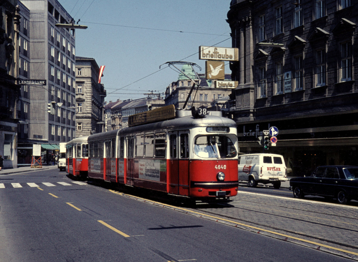 Wien Wiener Stadtwerke-Verkehrsbetriebe (WVB) SL 38 (E1 4640 (SGP 1966)) IX, Alsergrund, Nußdorfer Straße / Fuchsthallergasse am 30. April 1976. - Scan eines Diapositivs. Film: Agfa Agfachrome. Kamera: Leica CL.