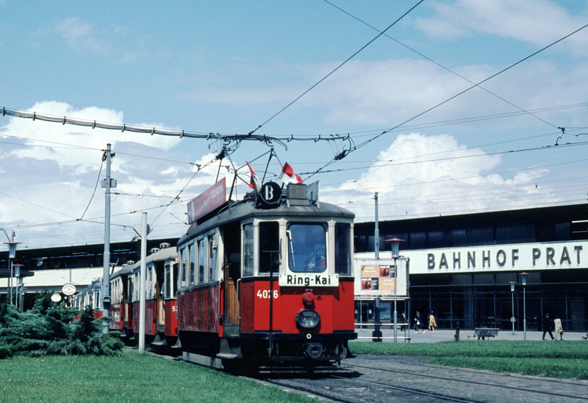 Wien Wiener Stadtwerke-Verkehrsbetriebe (WVB) SL B (M 4076 (Lohnerwerke 1929)) II, Leopoldstadt, Praterstern am 13. Juni 1971. - Scan eines Diapositivs. Kamera: Minolta SRT-101.