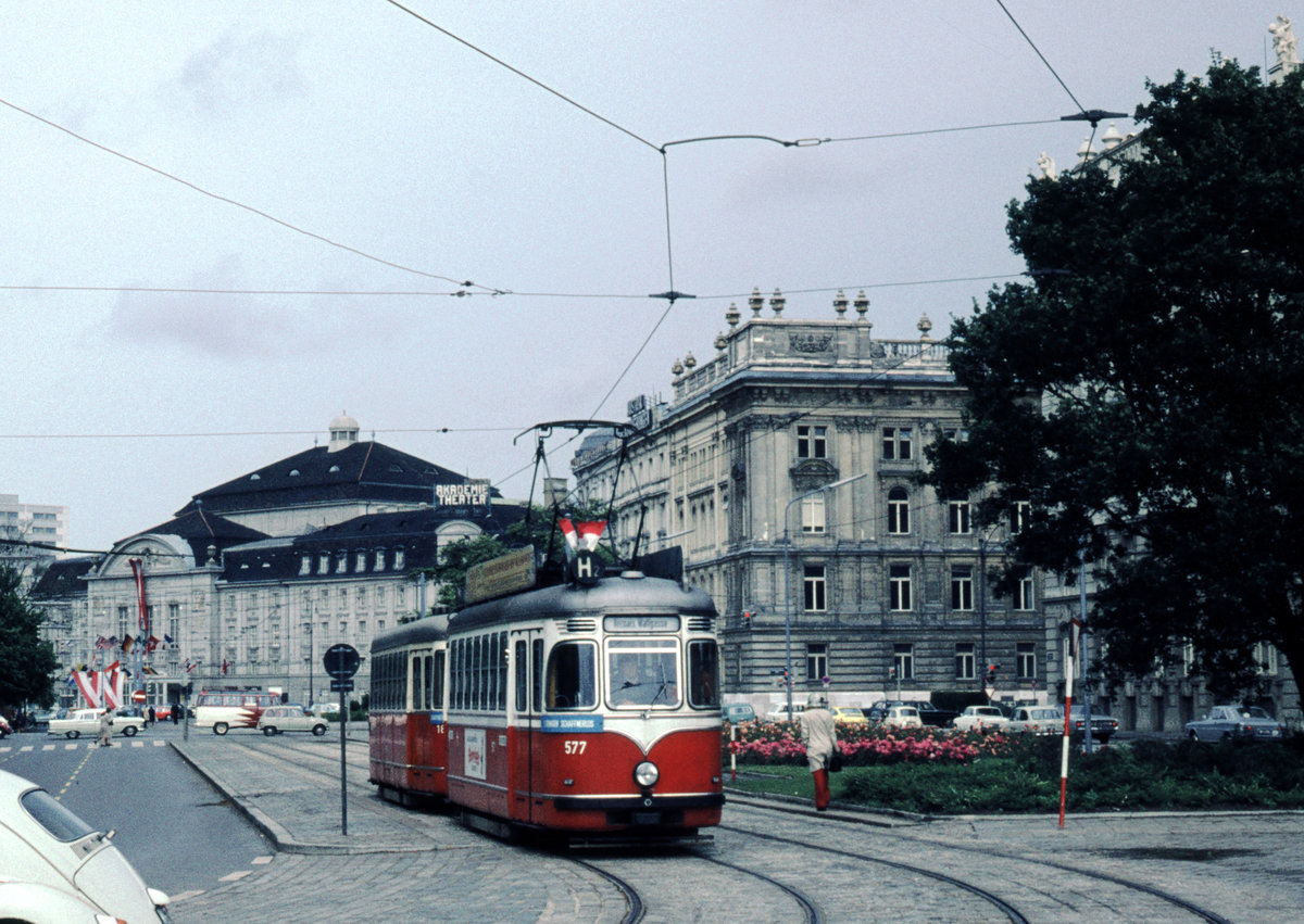 Wien Wiener Stadtwerke-Verkehrsbetriebe (WVB) SL H2 (L4 577 (SGP 1961)) I, Innere Stadt,  Lothringerstraße am 12. Juni 1971. - Scan eines Diapositivs. Kamera: Minolta SRT-101.