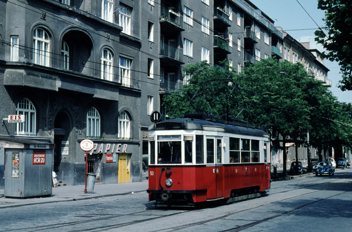 Wien Wiener Stadtwerke-Verkehrsbetriebe (WVB) SL 11 (B 53 (SGP 1951)) II, Leopoldstadt, Engerthstraße / Mexikoplatz am 13. Juni 1971. - Scan eines Diapositivs. Kamera: Minolta SRT-101.