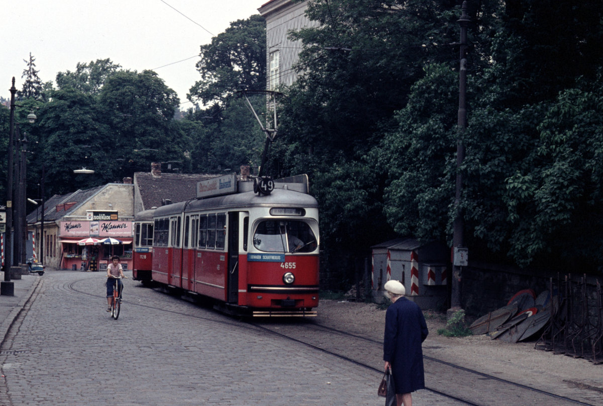 Wien Wiener Stadtwerke-Verkehrsbetriebe (WVB) SL 49 (E1 4655 (SGP 1967)) XIV, Penzing, Hütteldorf (Endstation) am 1. August 1972. - Scan eines Diapositivs. Kamera: Minolta SRT-101.