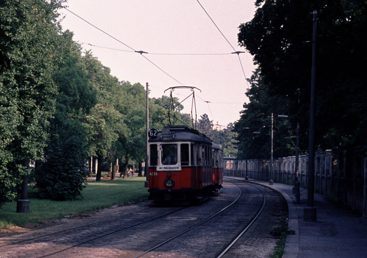Wien Wiener Stadtwerke-Verkehrsbetriebe (WVB) SL 62 (M 4089 (Lohnerwerke 1929)) XIII, Hietzing, Lainz, Wolkersbergenstraße im Juli 1975. - Scan eines Diapositivs. Kamera: Minolta SRT-101.