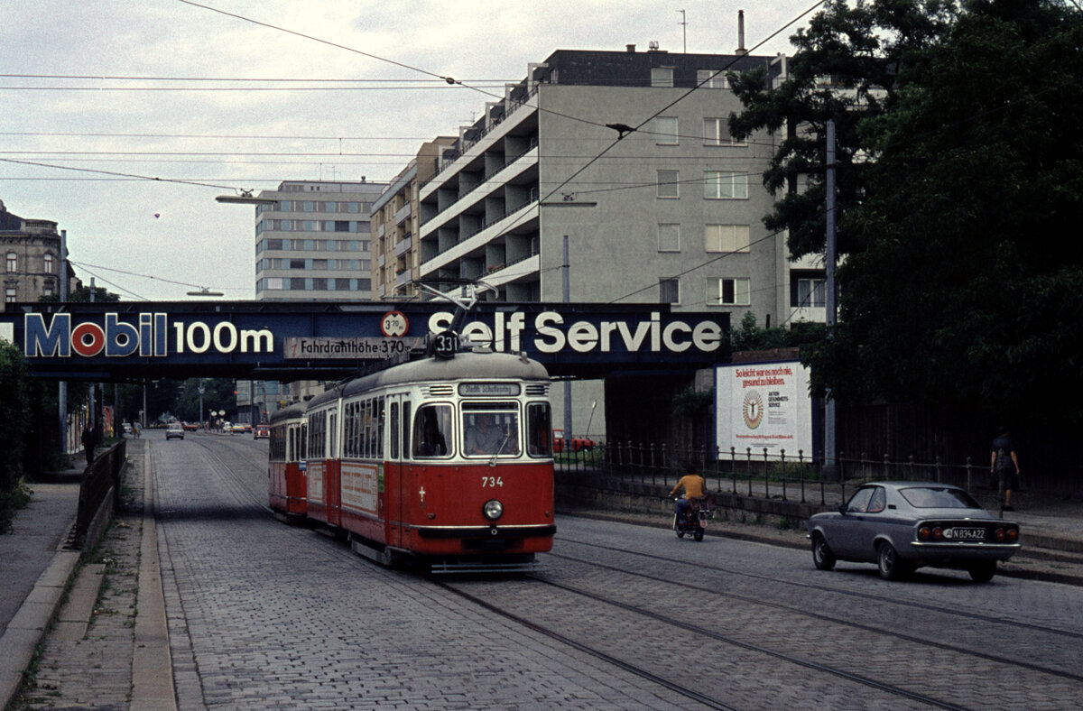 Wien Wiener Stadtwerke-Verkehrsbetriebe (WVB) SL 331 (F 734 (SGP 1964)) XX, Brigittenau,  Stromstraße im Juli 1975. - Scan eines Diapositivs. Kamera: Minolta SRT-101.