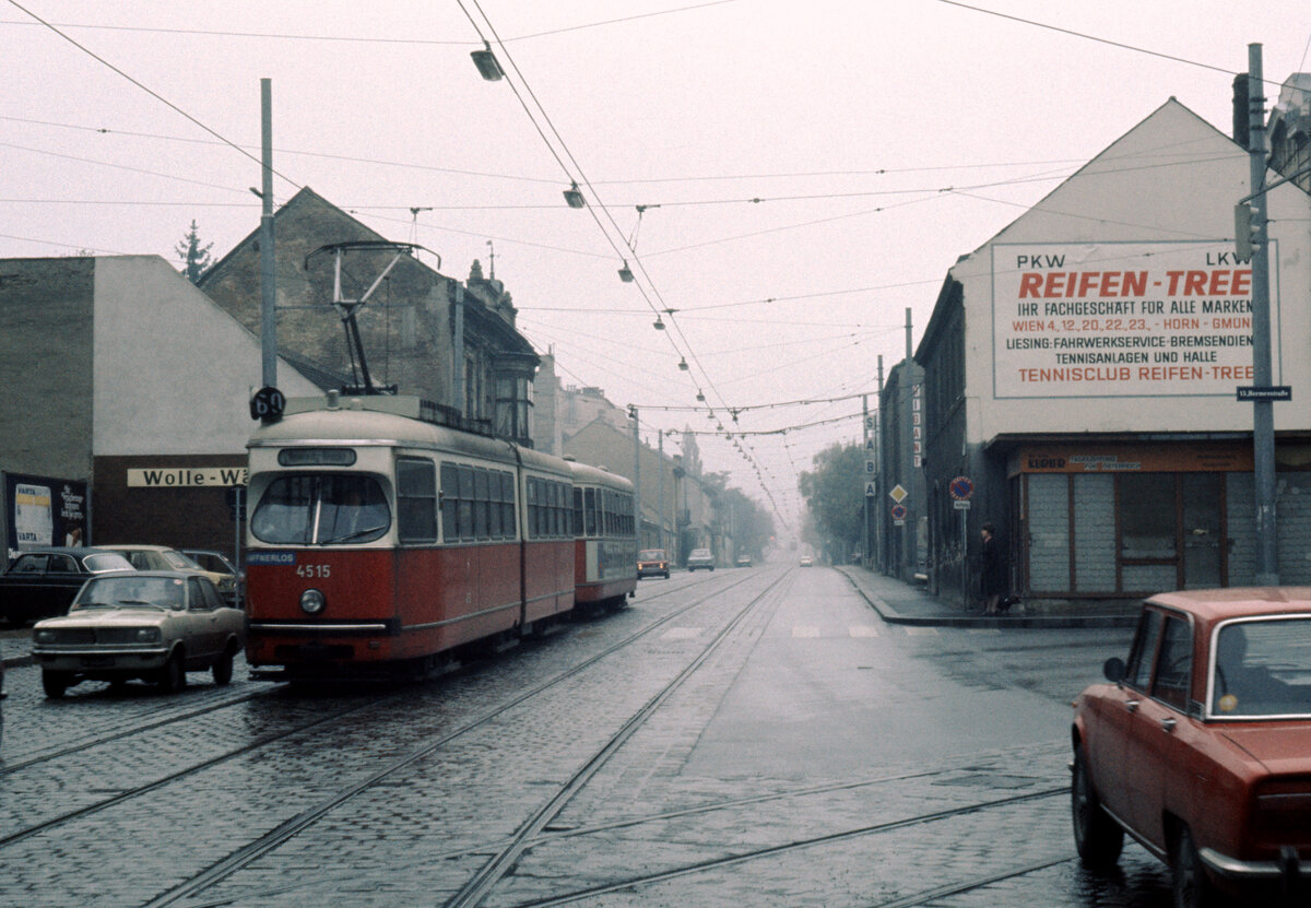 Wien Wiener Stadtwerke-Verkehrsbetriebe (WVB) SL 60 (E1 4515 (Lohnerwerke 1972)) XIII, Hietzing, Speising, Speisinger Straße / Hermesstraße am 2. Novenber 1975. - Scan eines Diapositivs. Kamera: Minolta SRT-101.