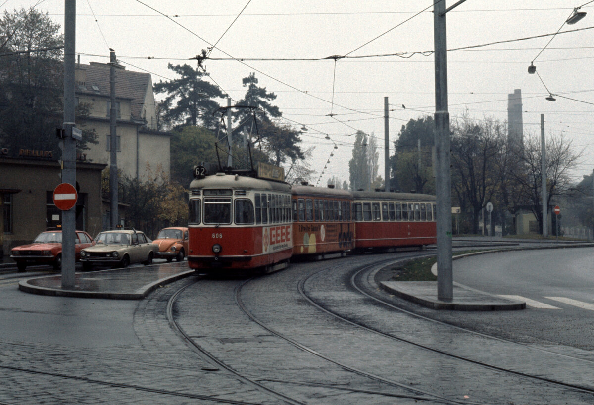 Wien Wiener Stadtwerke-Verkehrsbetriebe (WVB) SL 62 (L4 606 (SGP 1962)) XIII, Hietzing, Speising, Hermesstraße / Speisinger Straße am 2. November 1975. - Scan eines Diapositivs. Kamera: Minolta SRT-101.