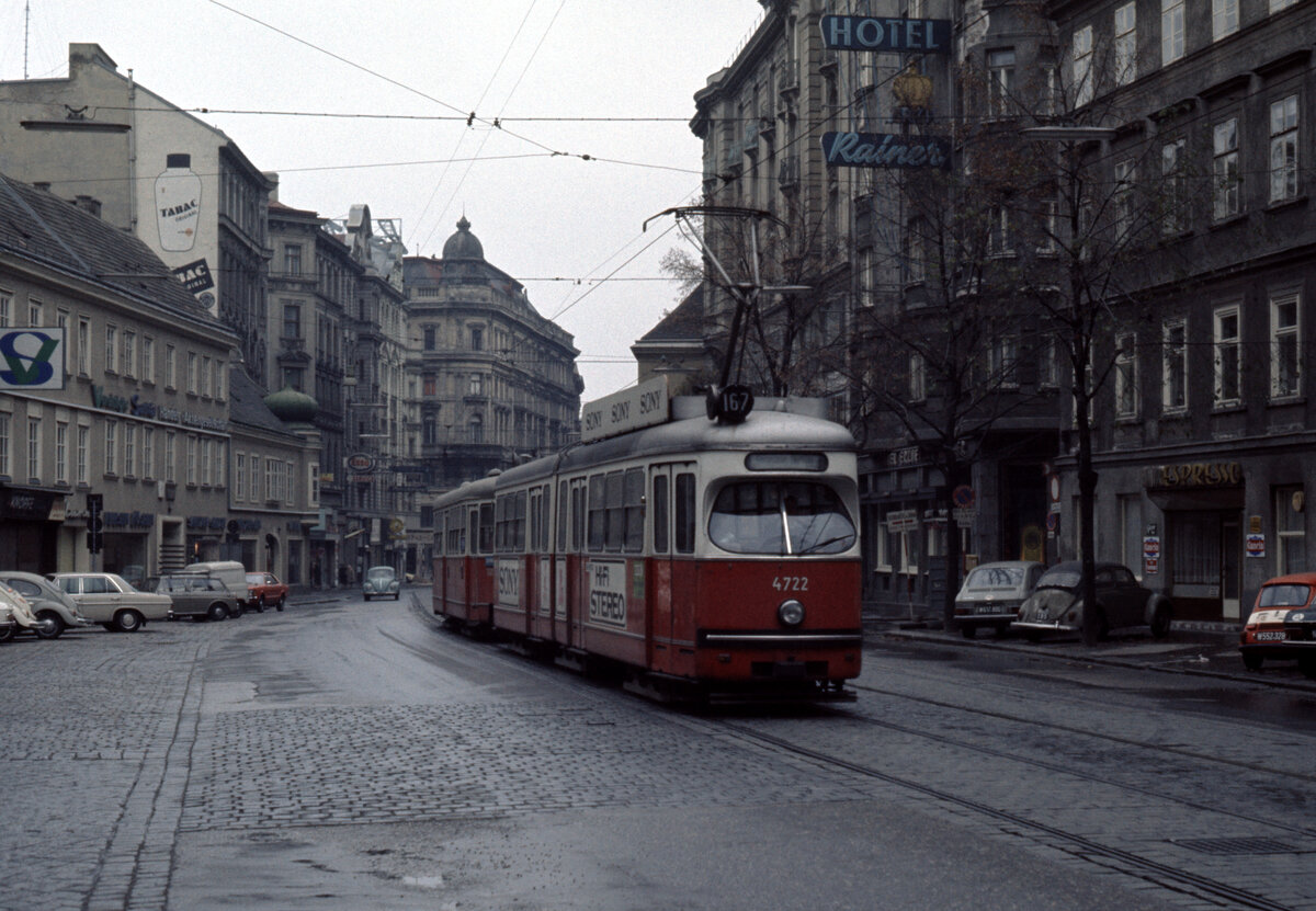 Wien Wiener Stadtwerke-Verkehrsbetriebe (WVB) SL 167 (E1 4722 (SGP 1969)) IV, Wieden, Wiedner Hauptstraße am 2. November 1975. - Scan eines Diapositivs. Kamera: Minolta SRT-101.