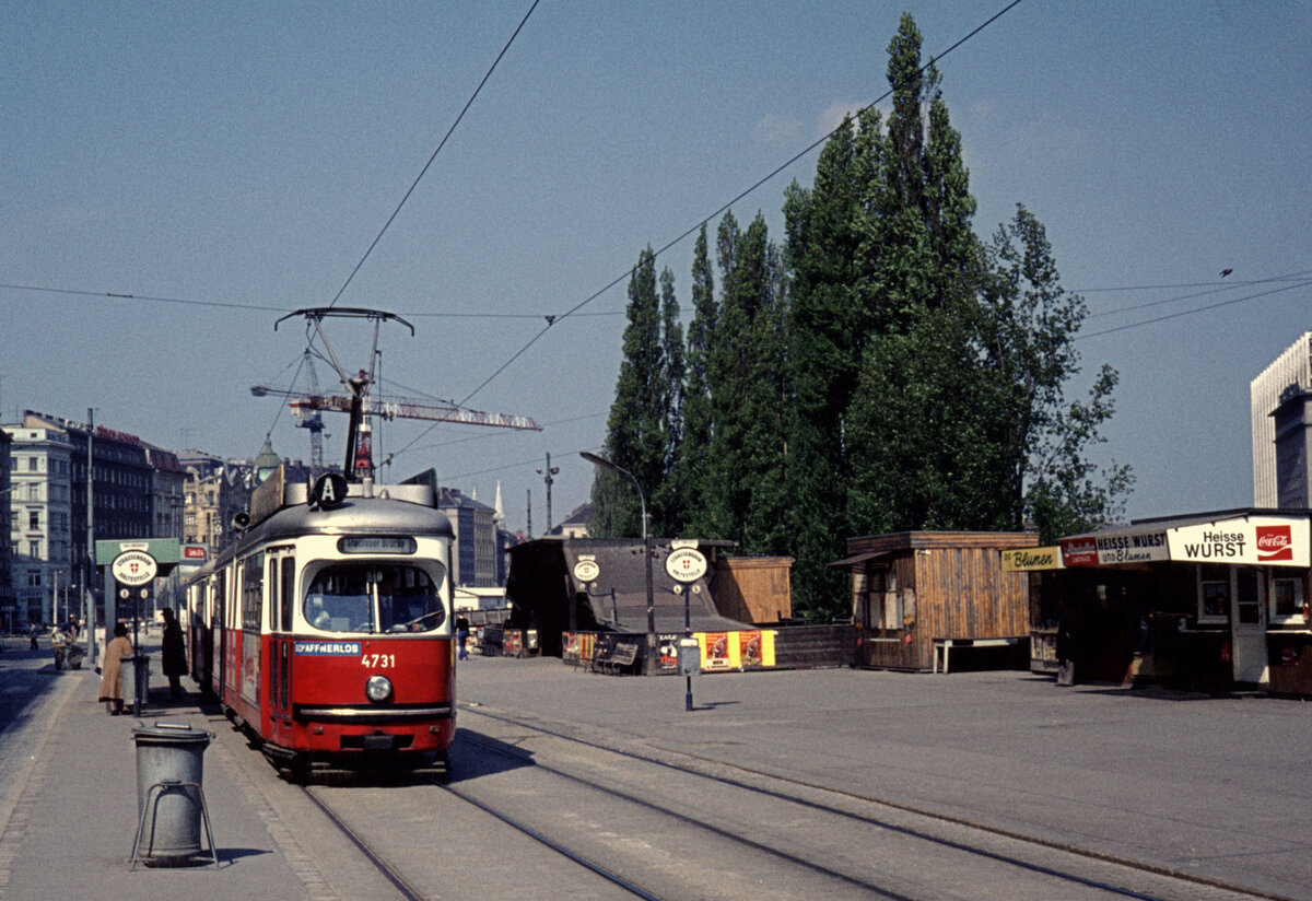 Wien Wiener Stadtwerke-Verkehrsbetriebe (WVB) SL A (E1 4731 (SGP 1971)) I, Innere Stadt, Franz-Josefs-Kai / Schwedenbrücke am 2. Mai 1976. - Scan eines Diapositivs. Kamera: Leica CL.