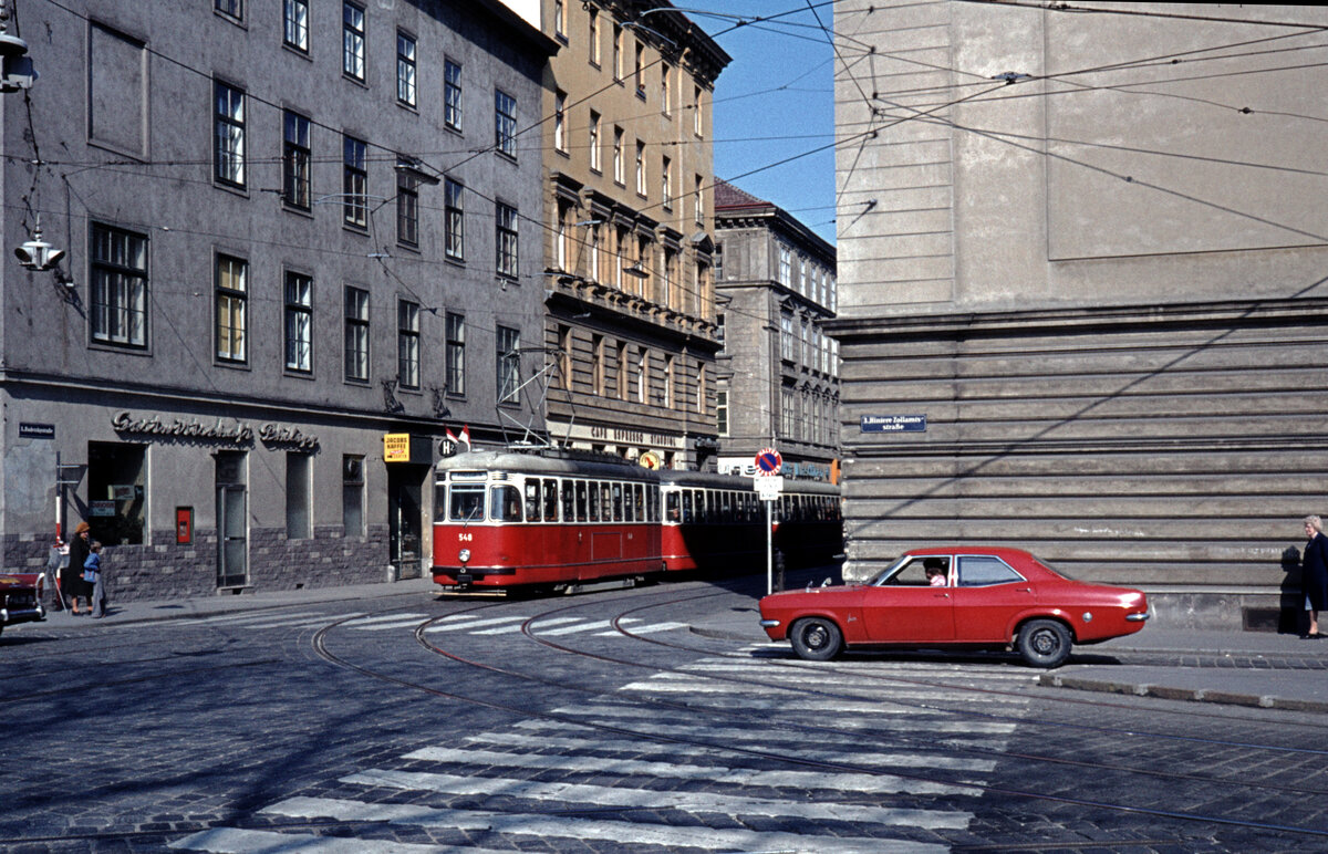 Wien Wiener Stadtwerke-Verkehrsbetriebe (WVB) SL H2 (L(4) 548 (SGP 1961)) III, Landstraße, Radetzkystraße / Hintere Zollamtsstraße am 1. Mai 1976. - Scan eines Diapositivs. Film: AGFA Agfachrome. Kamera: Leica CL.